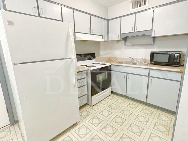 Foto del edificio - 1515 W Huntington Dr