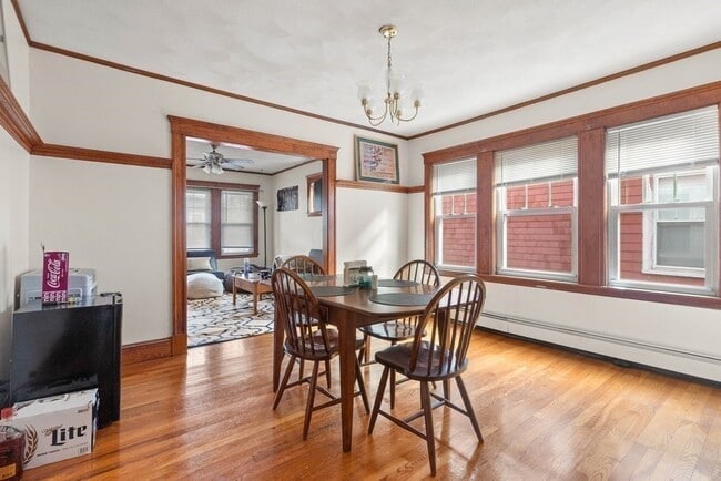 Foto del edificio - 51 Sargent Ave