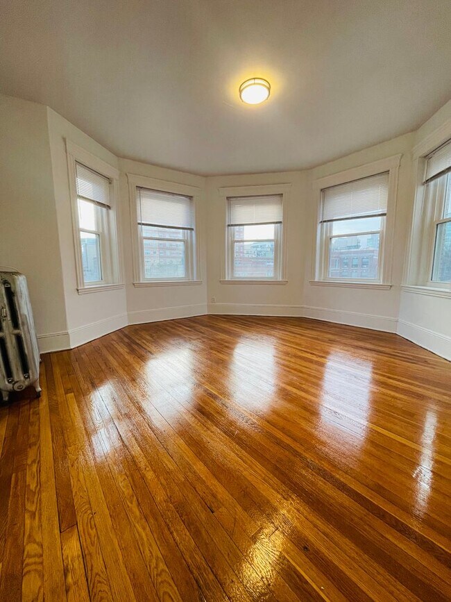 Interior Photo - 11 Tetlow