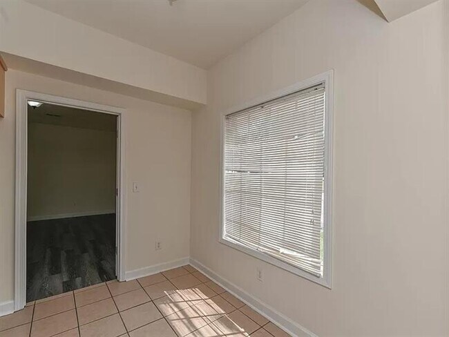 Building Photo - NICE BACK YARD