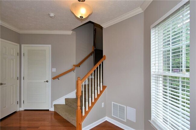 Building Photo - 4021 Village Run Rd
