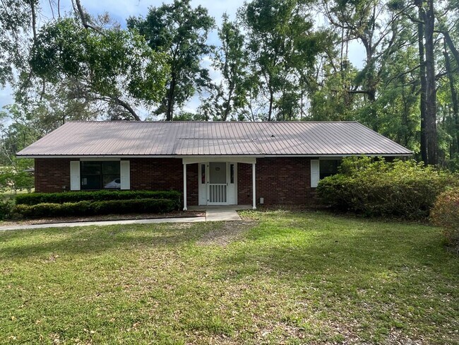 Foto del edificio - Charming Brick Home in Dowling Park