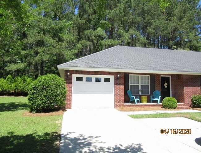Building Photo - 3760 Beacon Dr