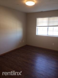 Building Photo - 370 Upland Way