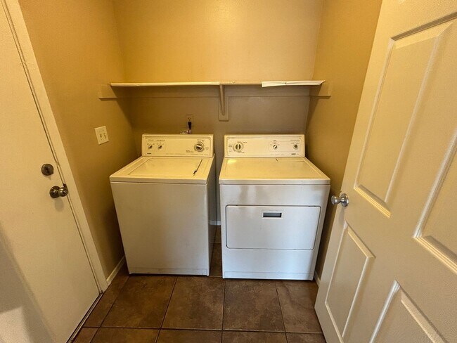 Building Photo - 6934 W Brown St