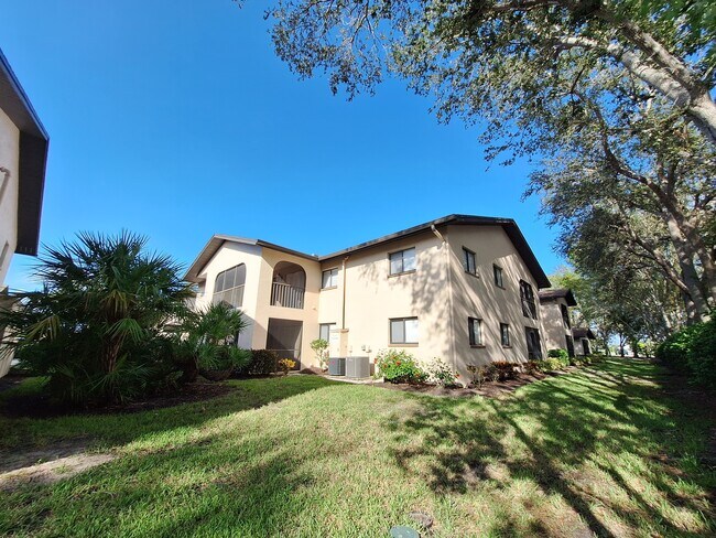 Side of unit - 10141 Maddox Ln