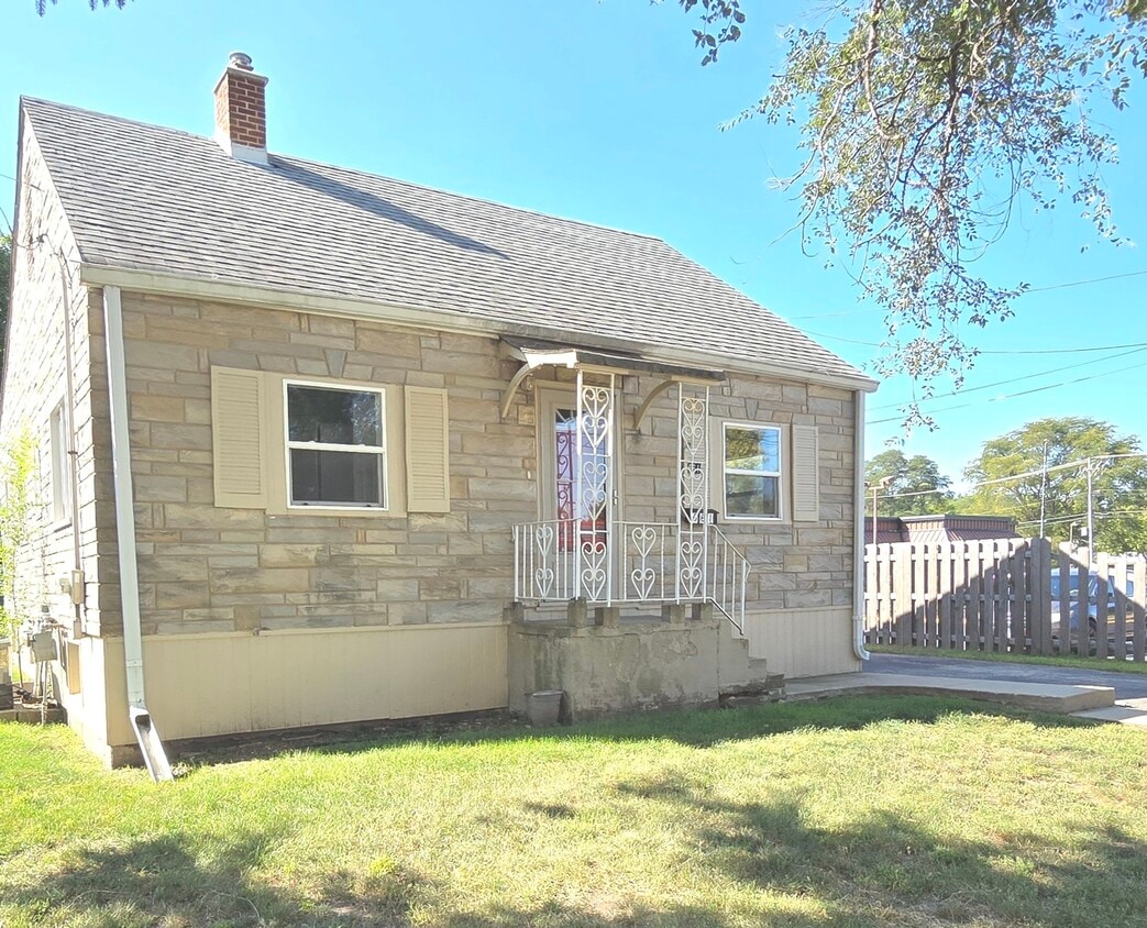 Primary Photo - 661 Elma Ave