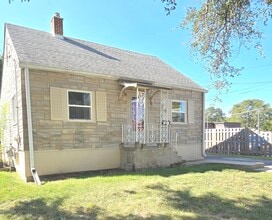 Building Photo - 661 Elma Ave