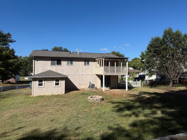Building Photo - 3850 Jeff Dr