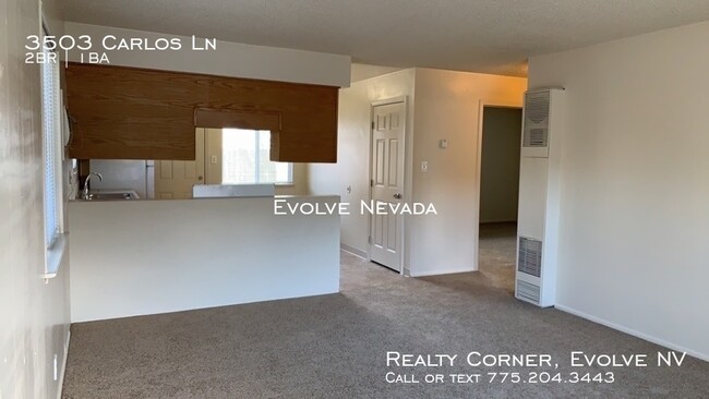Building Photo - 2 Bed & 1 Bath in Duplex in Reno