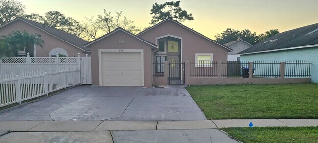 Foto del edificio - 846 Grenadier Dr