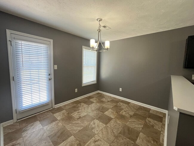 Foto del edificio - Charming 3 Bed Raeford Home with Fenced Yard