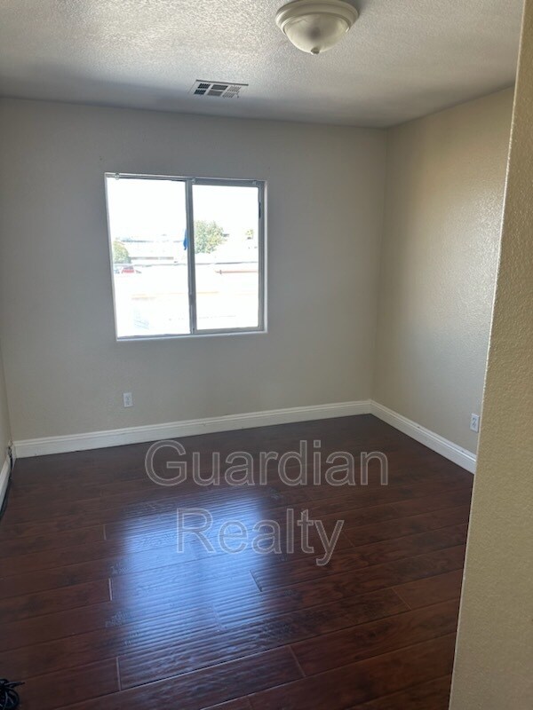 Building Photo - 5258 Paradise Skies Ave