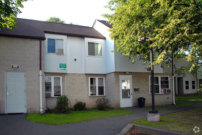 Building Photo - Veteran Drive Apartments