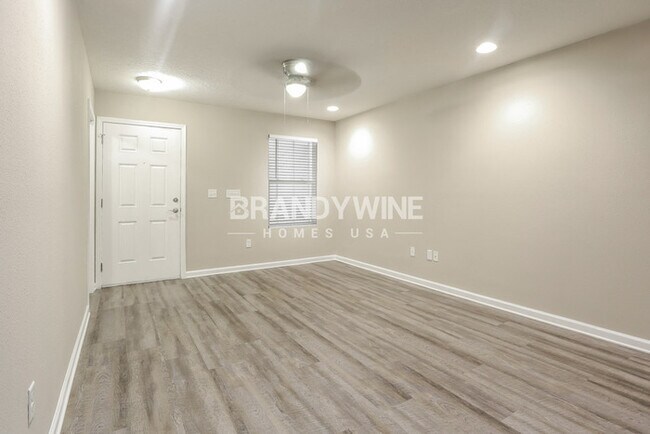 Foto del edificio - NEW Lower Rental Rate Leasing Special: Mar...