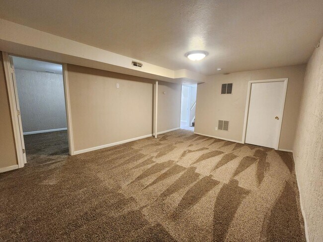 Foto del edificio - Available NOW!!