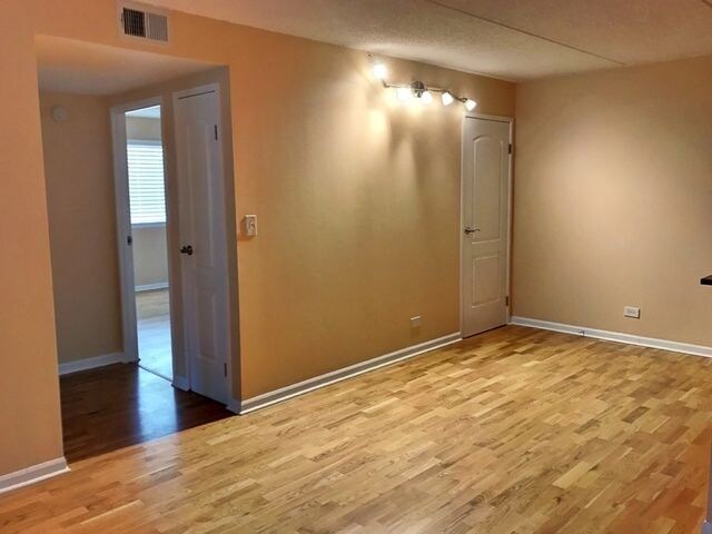 Foto principal - 5S070 Pebblewood Ln