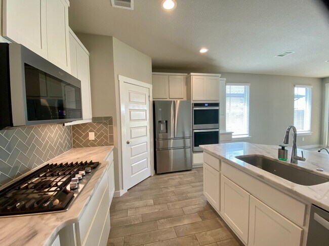 Foto del edificio - 28503 Hannahs Harbor Ln