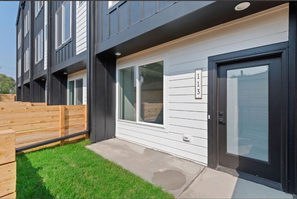 Foto principal - 4925 W 10th Ave