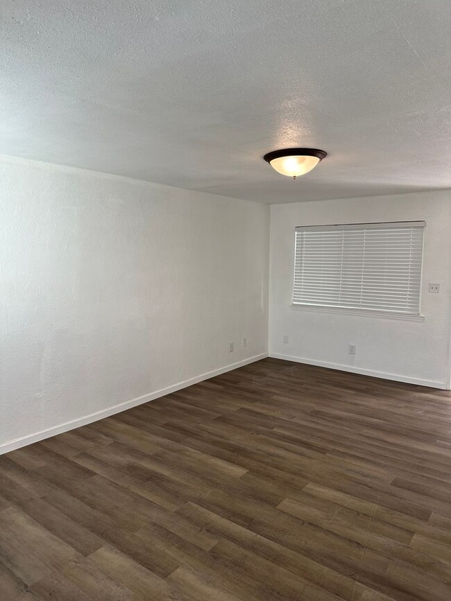 Foto del edificio - Modesto 2 Bedroom 1 Bath Home