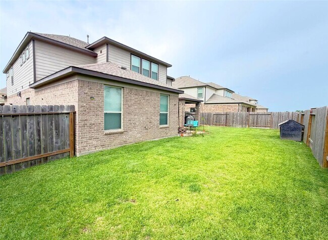 Foto del edificio - 244 Upland Dr