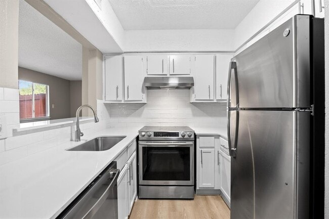 Building Photo - 8903 Parkfield Dr