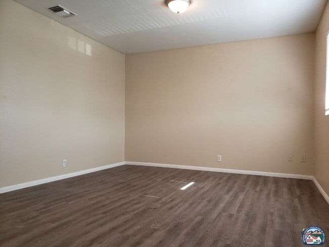 Building Photo - 590 El Centro Ave