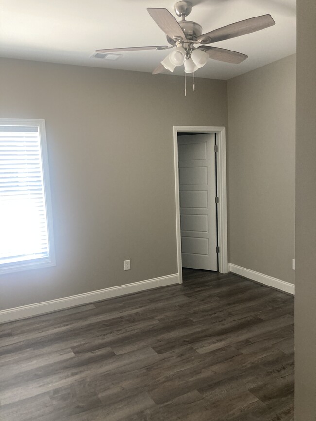 Building Photo - 104 Bracken Ct