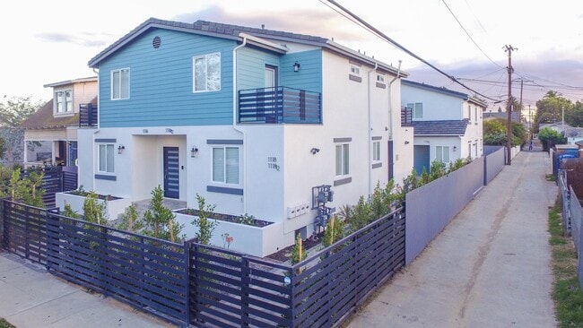 Photo - 1118-1118 1/2 W 39th Pl Townhome