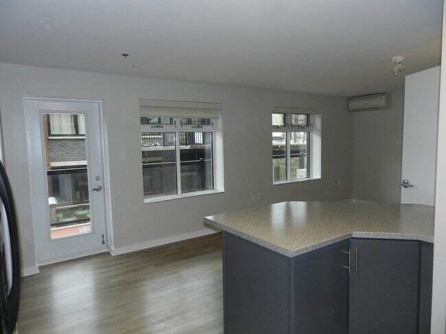 Photo du bâtiment - WELCOME TO THE BRIGHT SIDE - ONE BEDROOM PLUS DEN IN DOWNTOWN DARTMOUTH