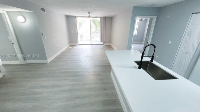 Foto del edificio - 12124 St.Andrews Pl