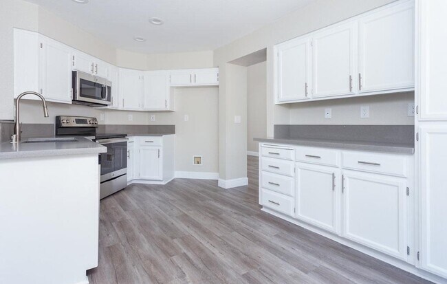 Building Photo - 5108 Equestrian Way