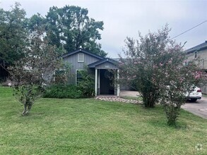 Building Photo - 219 Lakeside Dr