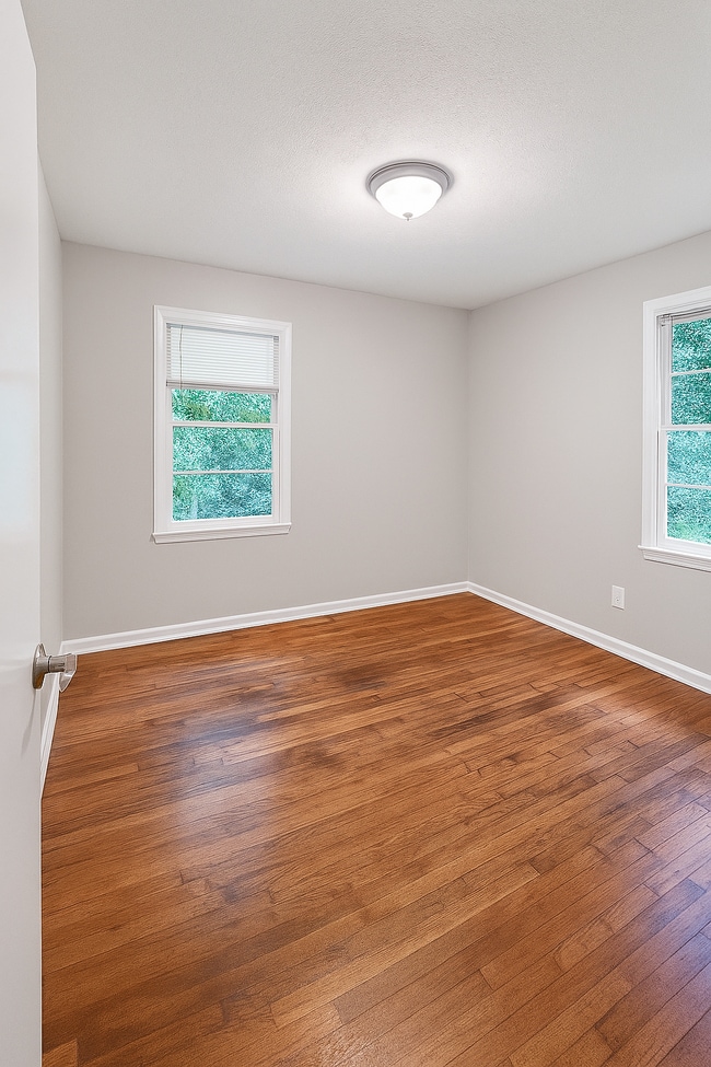 Building Photo - 582 Boyds Dr SE