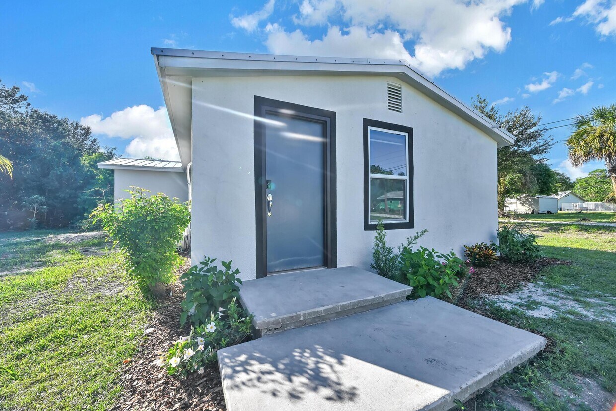 Foto principal - 6385 86th Ln