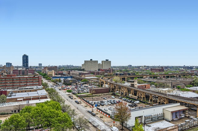 Foto del edificio - 50 E 16th St