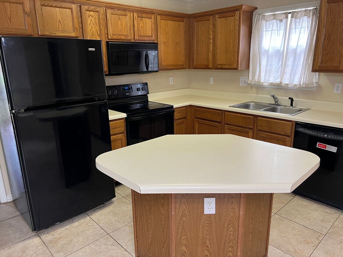 Building Photo - 792 Silver Sands Dr