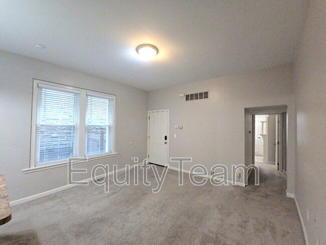 Building Photo - 568 Delta Ave