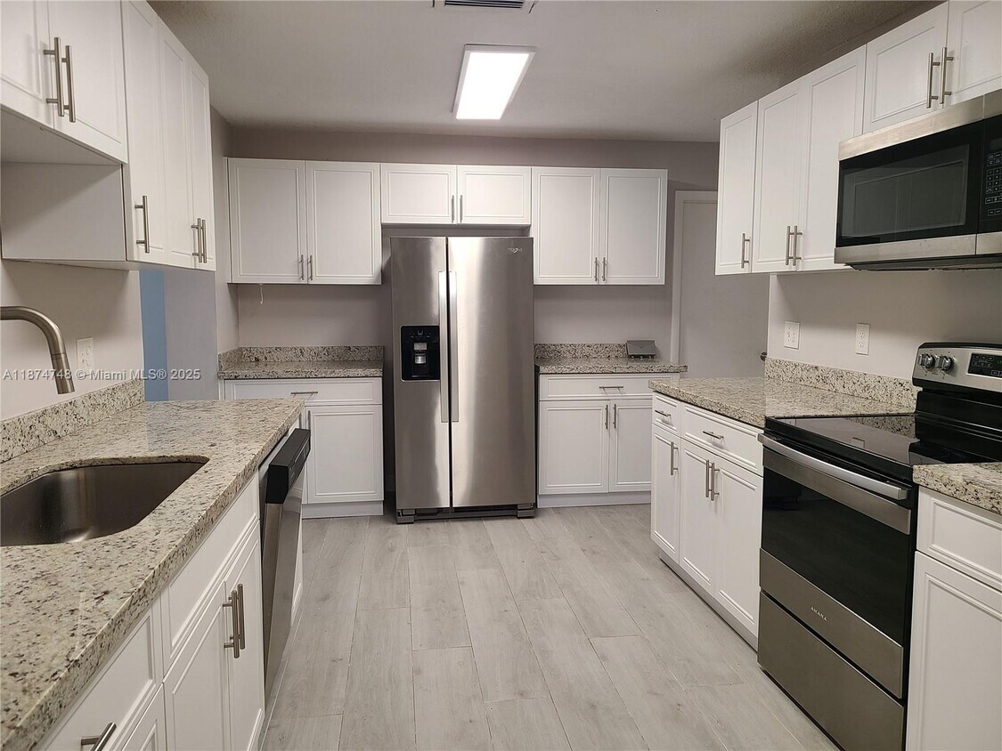 Foto principal - 4751 NW 12th Dr