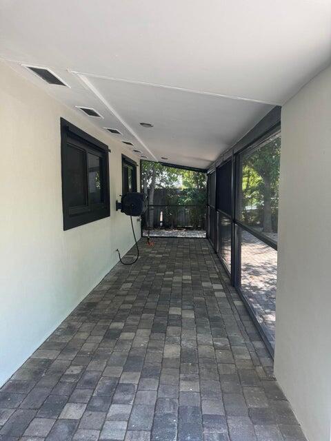 Foto del edificio - 387 Enfield St
