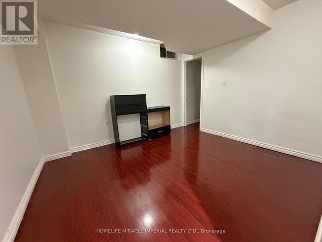 Building Photo - 2 Attview Crescent