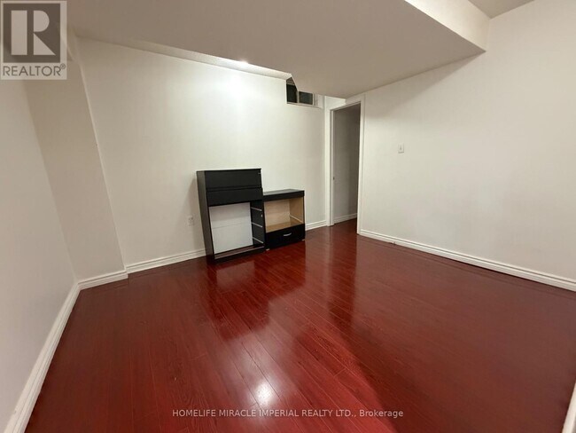 Photo du bâtiment - 2 Attview Crescent