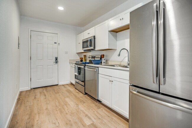 Building Photo - 905 W Abram St