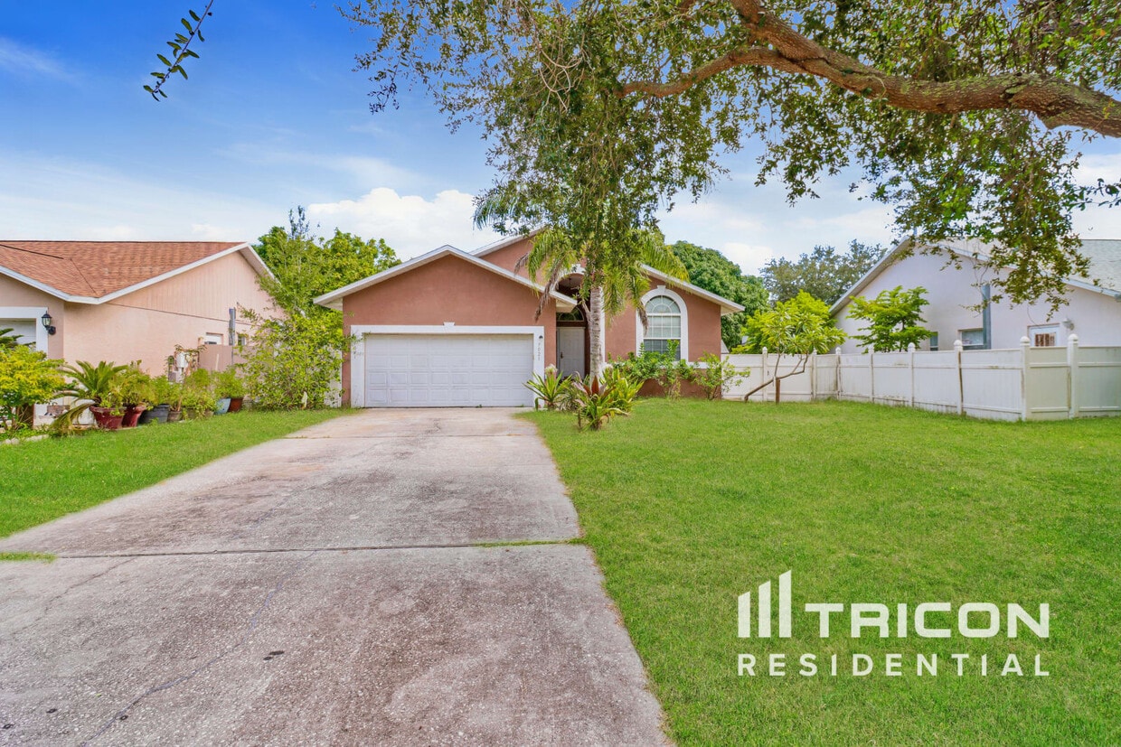 Foto principal - 7021 76th St N