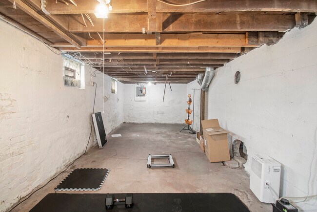 Building Photo - 852 Brookwood-