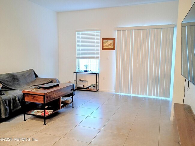 Foto del edificio - 8995 Gifford Dr