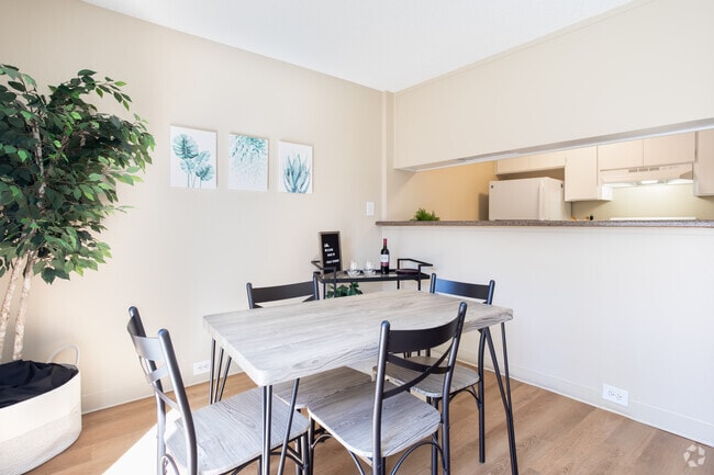 2BR, 2BA - 1016 SqFt - Palm Terrace Condominium Rentals