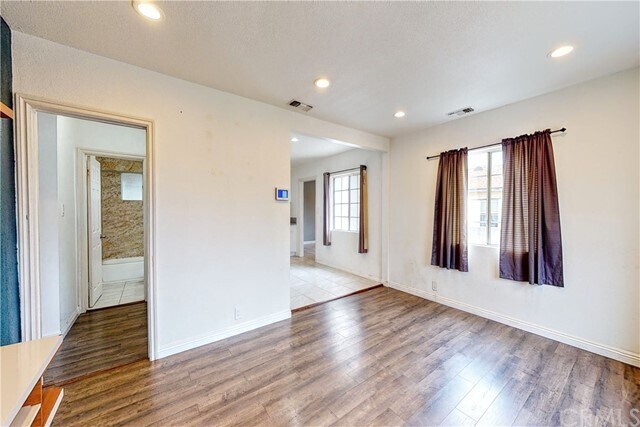 Foto del edificio - 200 S Lemon Ave