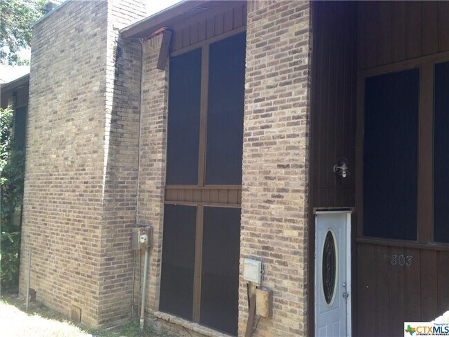 Building Photo - 803 Ranch Rd 12