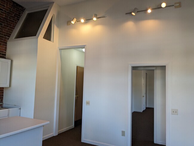 Building Photo - 328 High St